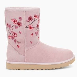 Women's Ugg classic short blossom pink size 9